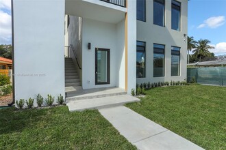 132 SW 35th Ave in Miami, FL - Building Photo - Building Photo