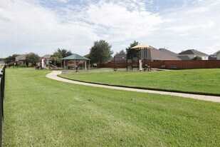 1018 Yorkshire Hollow Ln in Fresno, TX - Building Photo