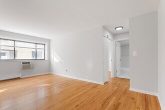 6758 N Sheridan Rd in Chicago, IL - Building Photo - Building Photo