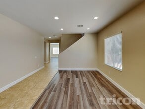 6950 Diver Ave in North Las Vegas, NV - Building Photo - Building Photo