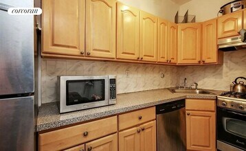 103 W 74th St in New York, NY - Building Photo - Building Photo