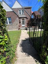 4223 193rd St, Unit 1FL in Flushing, NY - Building Photo - Building Photo