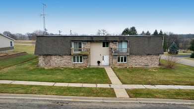 640 Fox Knoll in Lena, IL - Foto de edificio - Building Photo