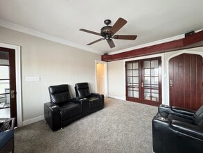 700 W 48th St, Unit 301 in Kansas City, MO - Foto de edificio - Building Photo