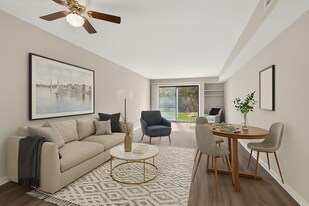 Pembroke Lake Apartments in Virginia Beach, VA - Building Photo