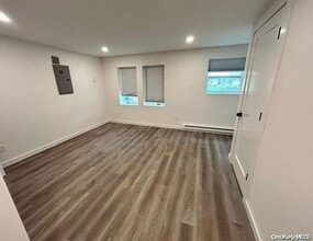 40 Talcott Dr in East Northport, NY - Building Photo - Building Photo