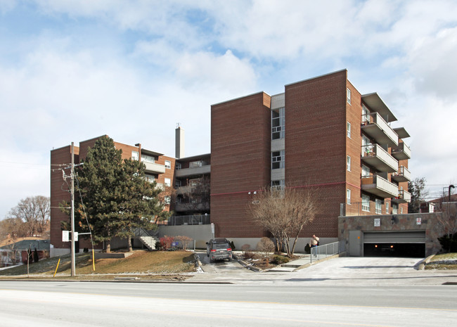 The Courtyards on Weston Apartments