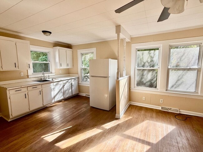 321 Stokes St in Burlington, NC - Building Photo - Building Photo