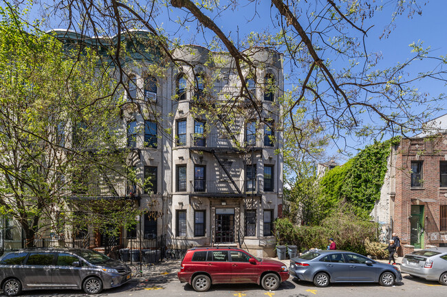 311 Eldert St in Brooklyn, NY - Building Photo - Building Photo