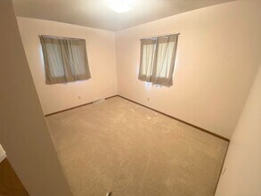 523 W Jewell St in Russell, KS - Building Photo - Building Photo