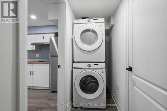 1527 Chiddingstone Cir in Mississauga, ON - Building Photo - Building Photo