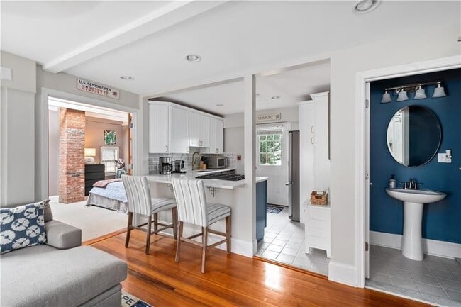 22 Stockholm St in Newport, RI - Foto de edificio - Building Photo