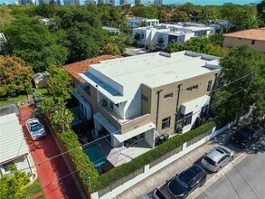 3443 Shipping Ave in Miami, FL - Foto de edificio - Building Photo