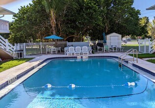 299 E Central Blvd, Unit 3 in Cape Canaveral, FL - Building Photo - Building Photo