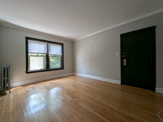 4912 N Hoyne Ave, Unit 2102-1E in Chicago, IL - Building Photo - Building Photo