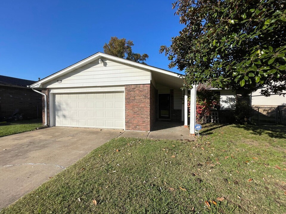 3206 S 214th E Ave in Broken Arrow, OK - Building Photo