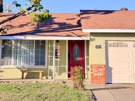 209 Grant Ct in Manteca, CA - Building Photo