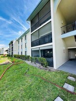 1110 Green Pine Blvd in West Palm Beach, FL - Building Photo
