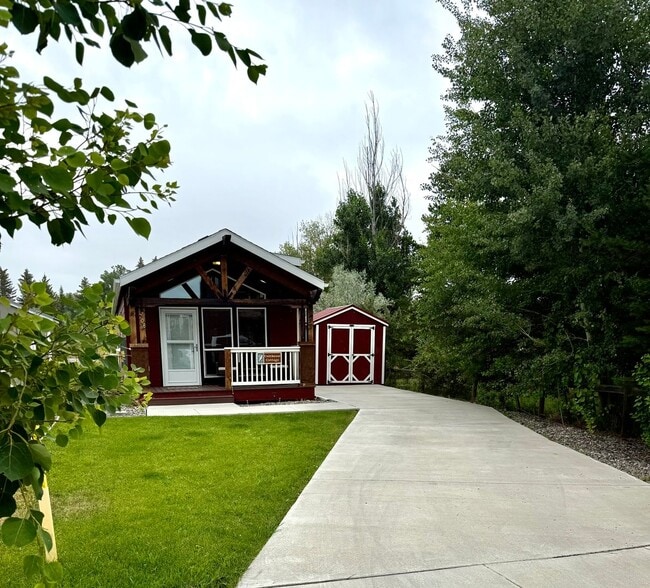 208 Loves Ln in Livingston, MT - Building Photo - Building Photo
