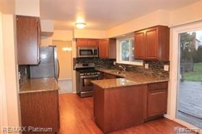 5116 Prentis Dr in Troy, MI - Building Photo - Building Photo