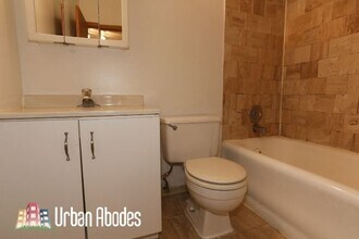 634 W Barry Ave, Unit A06C in Chicago, IL - Building Photo - Building Photo