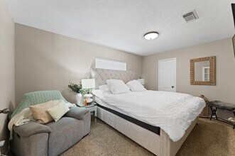 19251 Hopeview Ct in Katy, TX - Building Photo - Building Photo