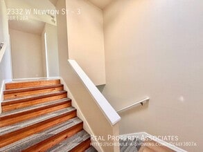 2332 W Newton St in Seattle, WA - Building Photo - Building Photo