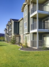 Copper Peak Apartments in Longmont, CO - Foto de edificio - Building Photo