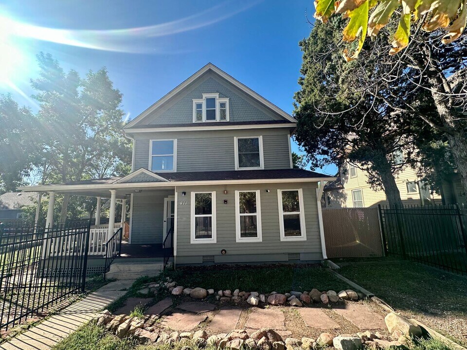 411 W Bijou St in Colorado Springs, CO - Building Photo