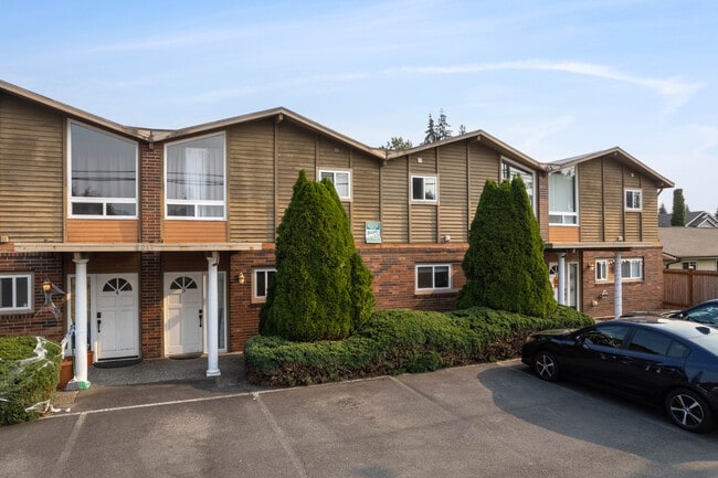 Pinewood Condominiums in Marysville, WA - Foto de edificio - Building Photo