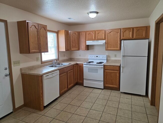 1003 S Riggen St, Unit A in Kirksville, MO - Foto de edificio - Building Photo