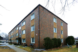 Dryden Apartments in Arlington Heights, IL - Foto de edificio - Building Photo