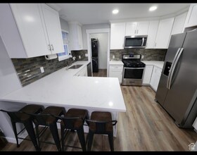 8464 S 2700 W in West Jordan, UT - Foto de edificio - Building Photo