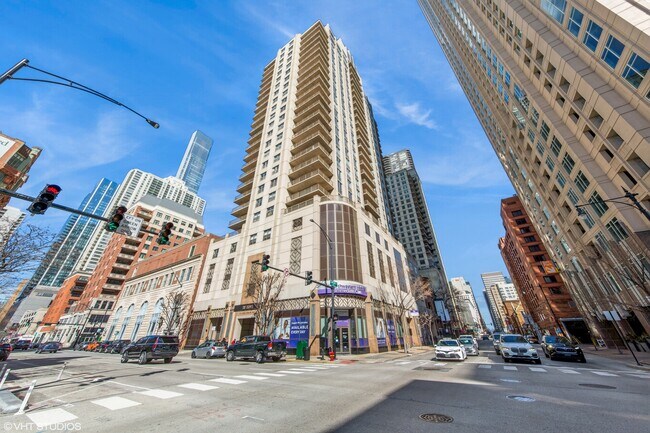 property at 635 N Dearborn St