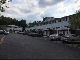 553 W Park Ave, Unit A in Libertyville, IL - Building Photo