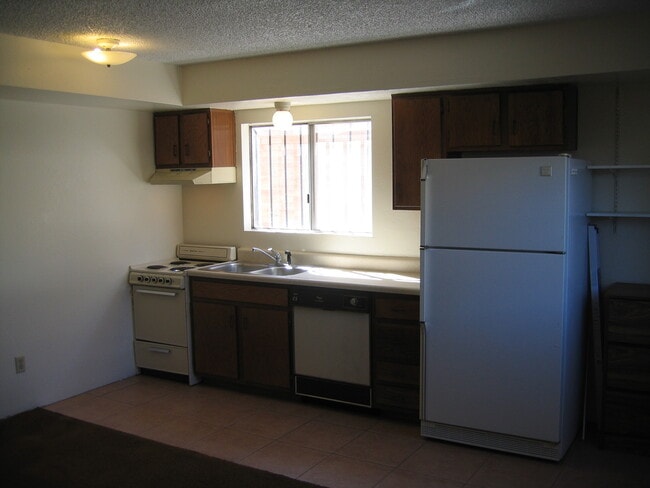 1119 E 12th St, Unit Studio in Tucson, AZ - Building Photo - Building Photo