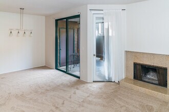 4435 Nobel Dr in San Diego, CA - Building Photo - Building Photo