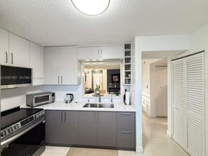 7265 NW 173rd Dr, Unit 712-7 in Miami Gardens, FL - Building Photo - Building Photo