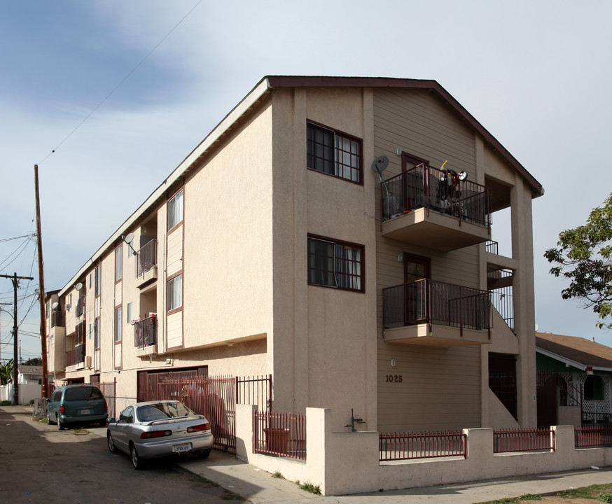 1025 Gaviota Ave in Long Beach, CA - Foto de edificio
