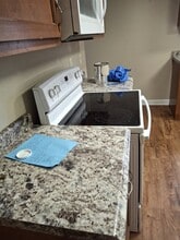 125 Kettle Moraine Dr S, Unit 125 Upper in Slinger, WI - Building Photo - Building Photo