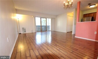 2315 Aspen Dr in Plainsboro, NJ - Building Photo