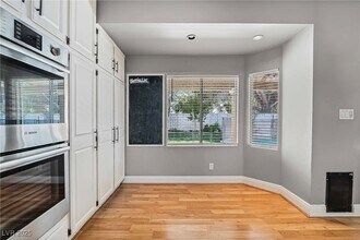 3032 Pier Harbor Dr in Las Vegas, NV - Building Photo - Building Photo