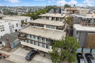 480 Rosecrans Ave in Manhattan Beach, CA - Building Photo - Building Photo