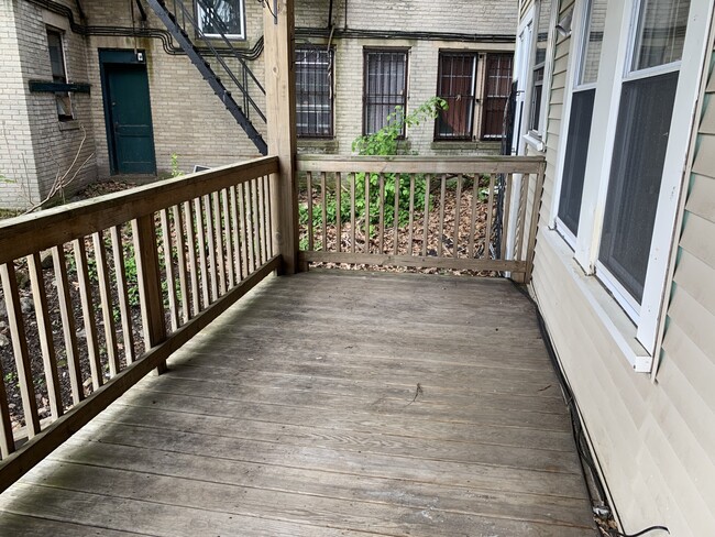 1742 Commonwealth Ave, Unit 1 in Boston, MA - Building Photo - Building Photo