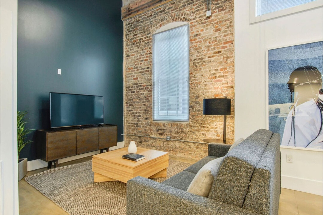 822 Howard Ave in New Orleans, LA - Building Photo