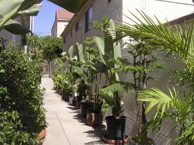 1824 S Barrington Ave, Unit A in Los Angeles, CA - Building Photo