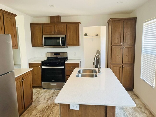 533 E Sullivan St in Coalinga, CA - Building Photo - Building Photo