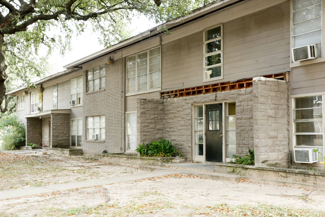 San Jacinto Garden Apartments in Houston, TX - Building Photo