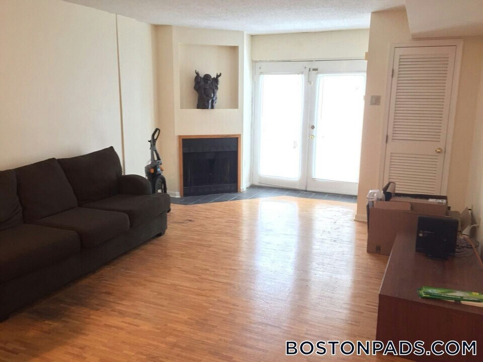 345 Franklin St in Cambridge, MA - Building Photo