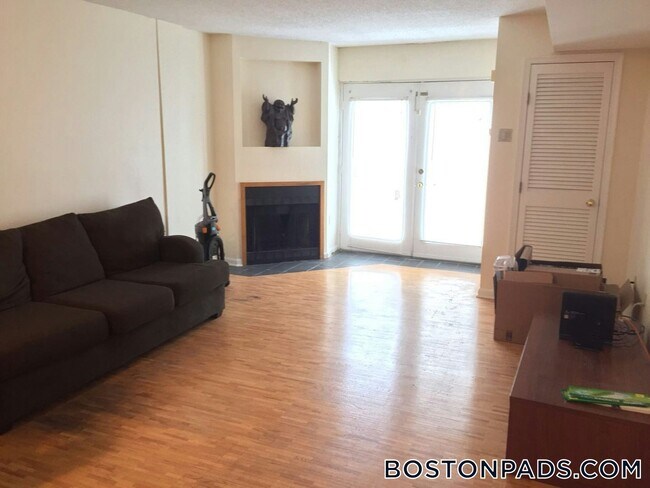 345 Franklin St